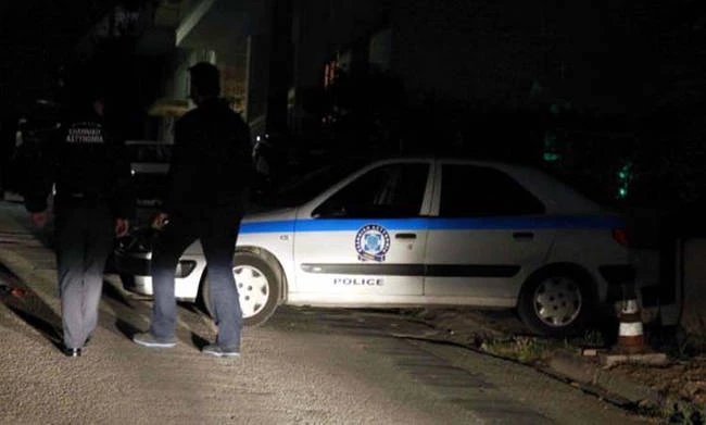 Απίστευτο! – Θερμόαιμος φοιτητής στη Λάρισα αυνανιζόταν μπροστά σε κοπέλες στο κέντρο της πόλης
